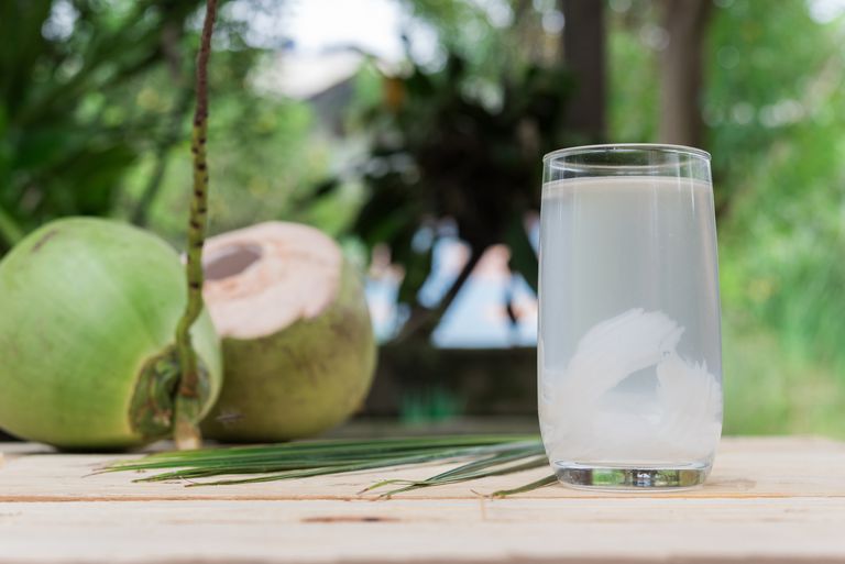 kokosriekstu ūdens, kokosriekstu ūdeni, labāks ūdeni, kokosriekstu pienu, kokosriekstu ūdeni kokosriekstu