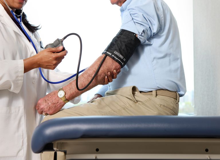 asinsspiediens pārāk, asinsspiediena simptomi, asinsspiediens pārāk zems, augsts asinsspiediens