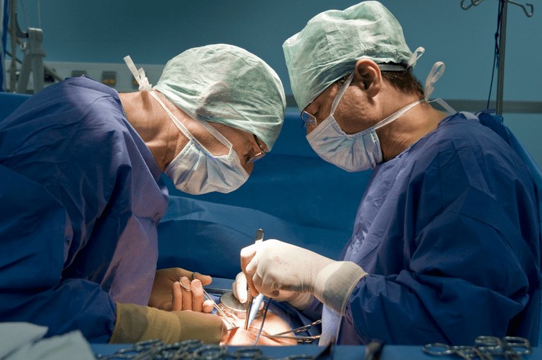 muguras operācijas, mugurkaula operācijas, 2016 gada, invazīvu procedūru