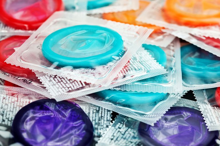 prezervatīvi parasti, aromatizēti prezervatīvi, cilvēki priekšroku, derīguma termiņa