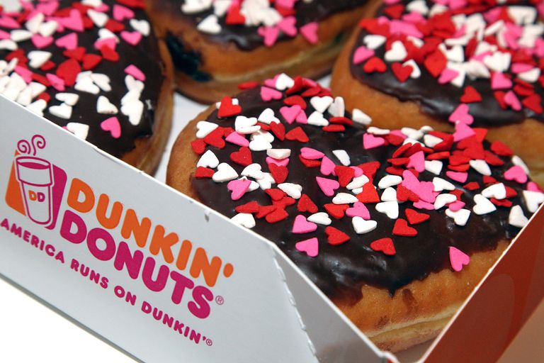 Dunkin Donuts, bieži tiek, cepšanas iekārtas, dzērieni satur, kafijas dzērieni