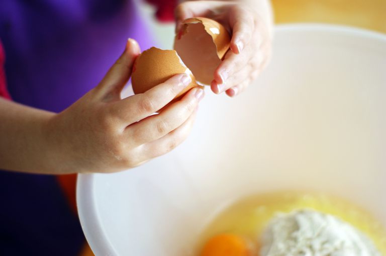 citu tauku, jebkuru dārzeņu, olas pagatavojiet, sajauciet olas, ūdeni līdz