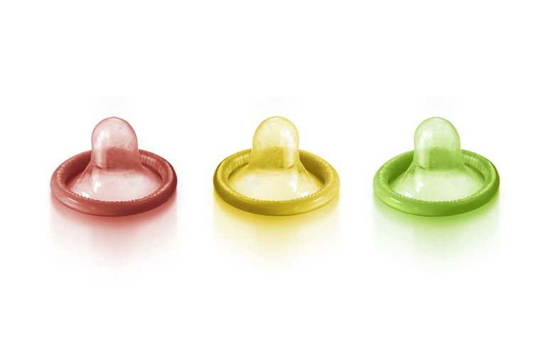 atvērtu prezervatīvu, atvērtu prezervatīvu iepakojumu, derīguma termiņš, ievietojat prezervatīvu, Jums vajadzētu, prezervatīvā ievietošanas