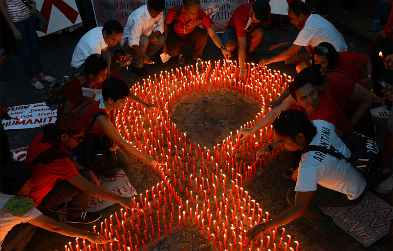 2015 gada, vairāk nekā, AIDS saistītie, AIDS saistītie notikumi, kurā tika
