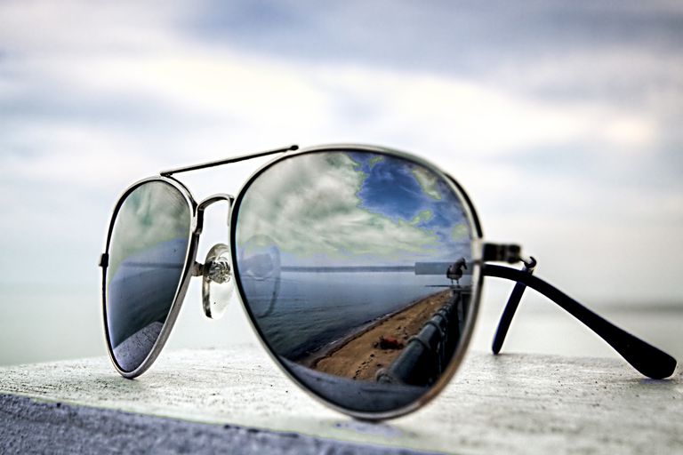 labas saulesbrilles, bloķē ultravioleto, galvassāpes migrēna, galvassāpju novēršanas, līdz procentiem