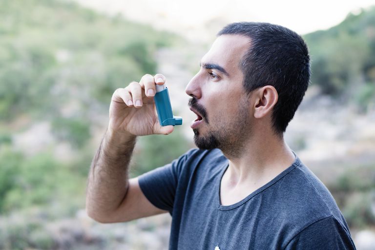 astmas lēkmi, astmas lēkmes, astmas lēkmes laikā, astmas simptomiem, elpceļi kļūst